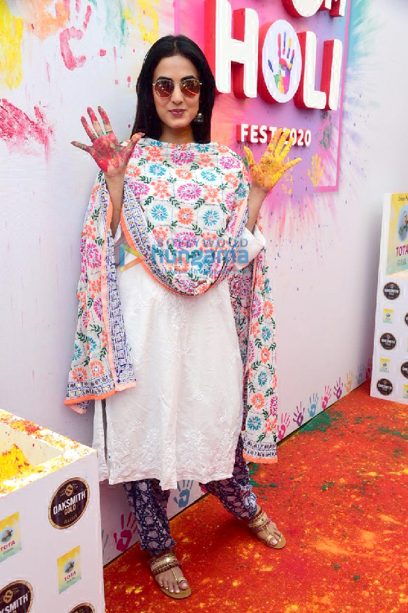photos jacqueline fernandez amyra dastur sonal chauhan and others attend the zoom holi party 2020 4