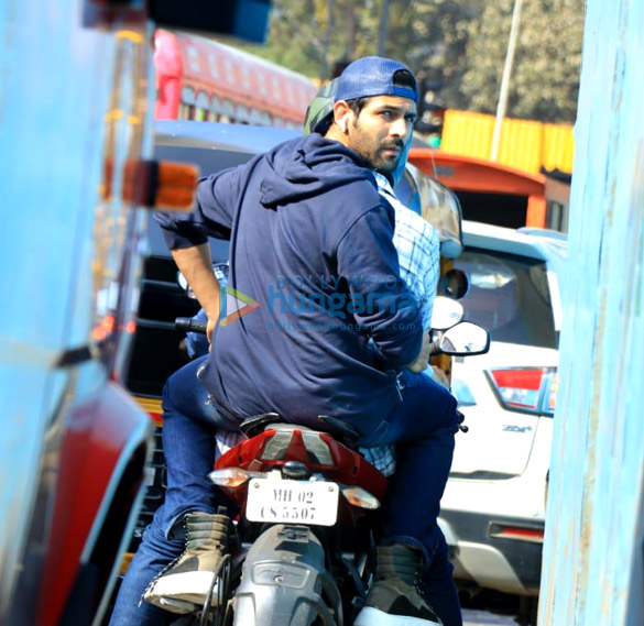 Photos: Kartik Aaryan snapped on a bike in Andheri
