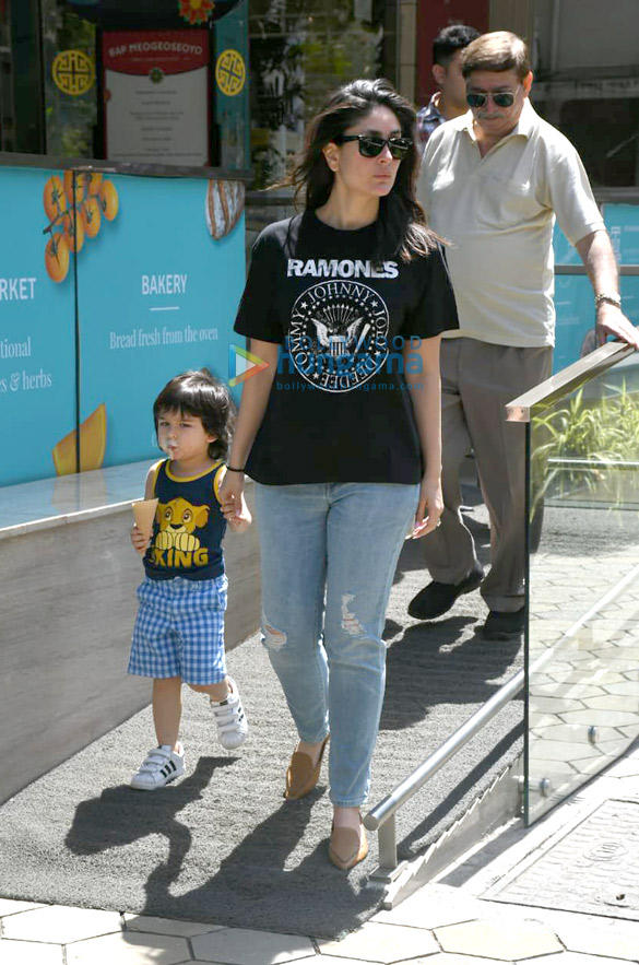 photos saif ali khan kareena kapoor khan and taimur ali khan snapped at food mall 6