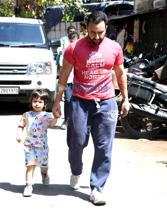 photos saif ali khan and taimur ali khan snapped at a dance class 2