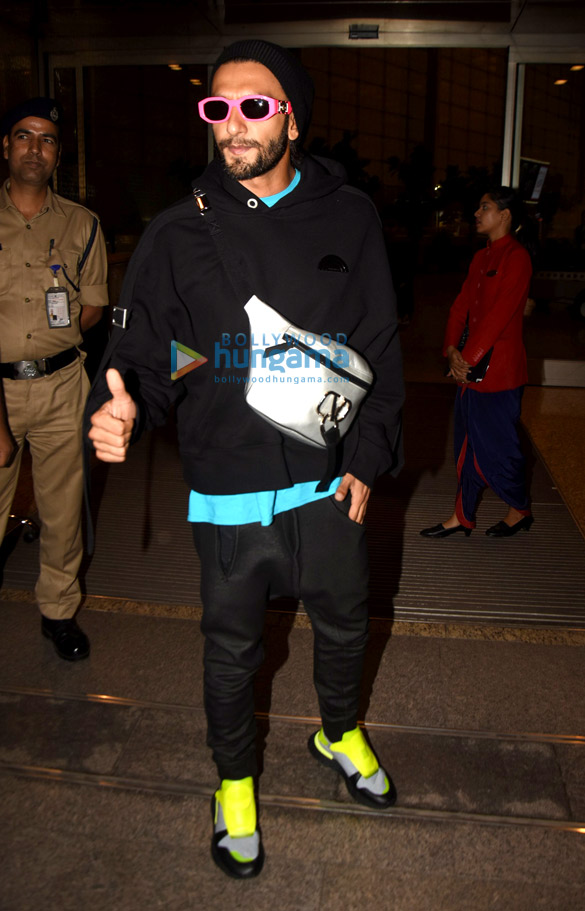 photos sara ali khan daisy shah ranveer singh and others snapped at the airport 6