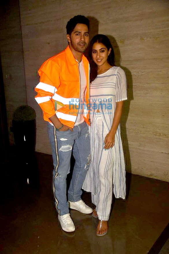 photos stars visit vashu bhagnanis house to celebrate 25 years of pooja entertainment 2