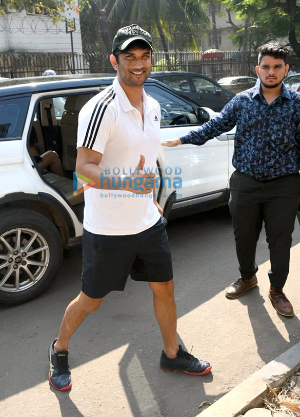 Photos: Sushant Singh Rajput and Rhea Chakraborty spotted at the gym Photos: Sushant Singh Rajput and Rhea Chakraborty spotted at the gym