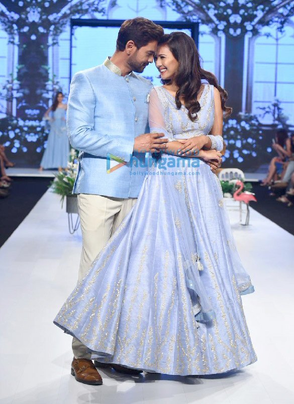 photos tamannaah bhatia vivek oberoi and others turn show stoppers at bt fashion week 2020 4