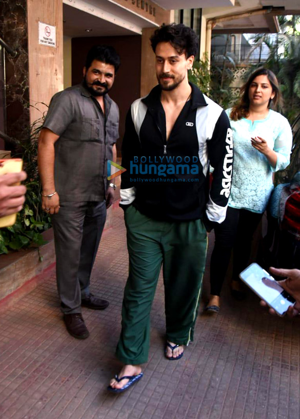 photos tiger shroff spotted at kwan office 3