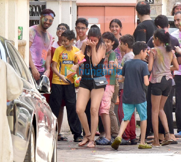 photos varun dhawan natasha dalal siddhanth kapoor and rahul bose snapped at aarti shettys holi party 1