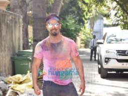 Photos: Varun Dhawan, Natasha Dalal, Siddhanth Kapoor and others snapped at Aarti Shetty’s Holi party