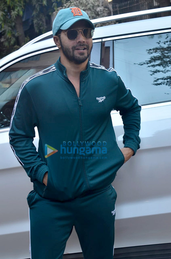 photos varun dhawan snapped at a dubbing studio in juhu 1 2