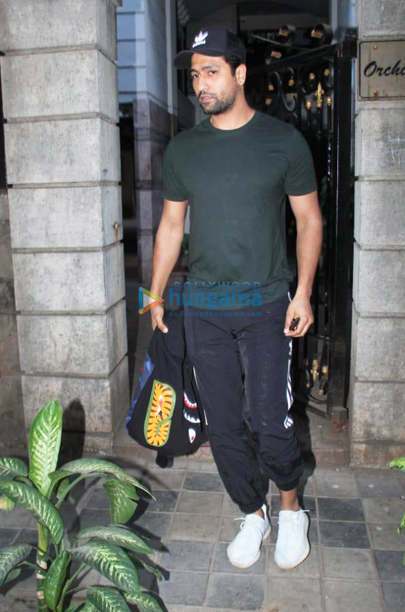 Photos: Vicky Kaushal spotted at the Excel office in Bandra Photos: Vicky Kaushal spotted at the Excel office in Bandra