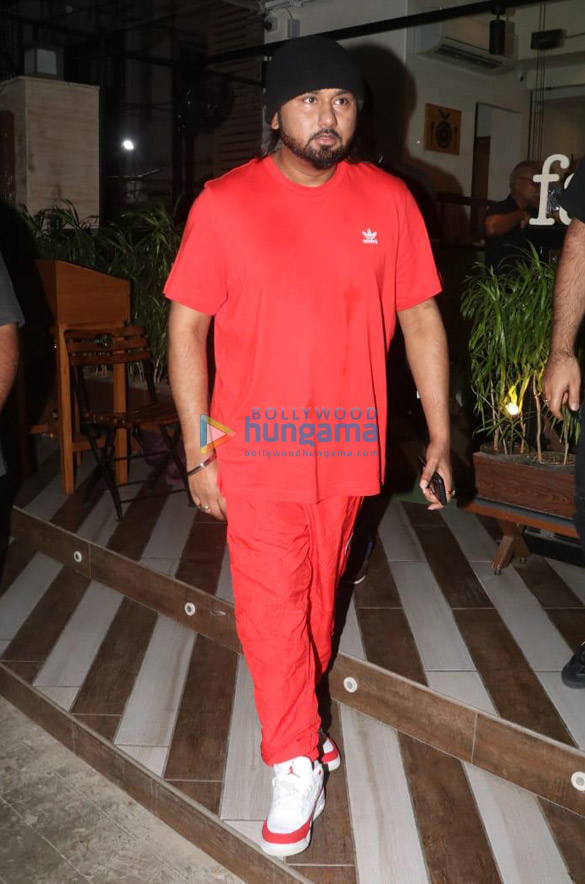 photos yo yo honey singh snapped at farmers cafe 4