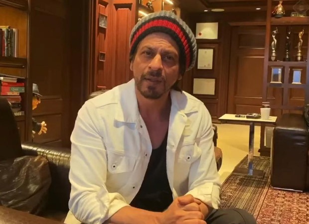 Shah Rukh Khan urges fans to take precautions during coronavirus, watch video Shah Rukh Khan urges fans to take precautions during coronavirus, watch video