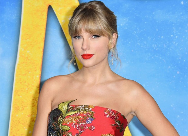 Taylor Swift donates $3,000 to several fans affected by coronavirus pandemic Taylor Swift donates $3,000 to several fans affected by coronavirus pandemic