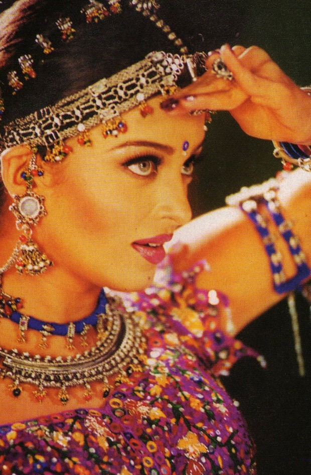 Aishwarya Rai Bachchan’s song shoot from unreleased 1997 film Radheshyam Sitaram goes viral on the internet 