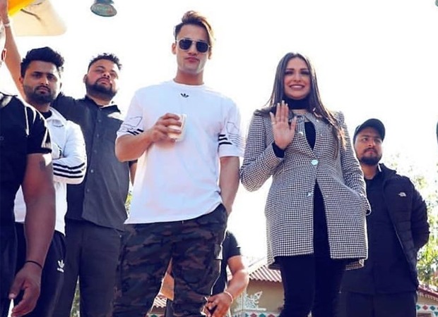 Asim Riaz and Himanshi Khurana look dapper in this picture!