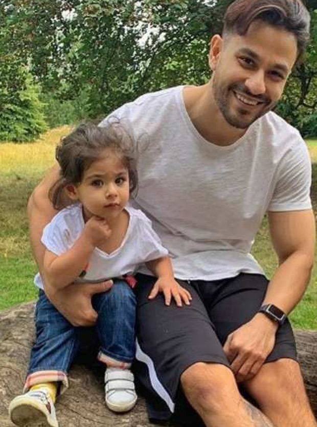 Kunal Kemmu is spending his self-quarantine time with his daughter Inaaya Kunal Kemmu is spending his self-quarantine time with his daughter Inaaya