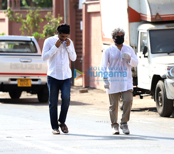 photos actor irrfan khans last rites take place in mumbai 2 2