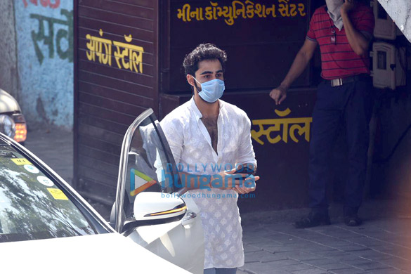 photos celebs attend rishi kapoors funeral 2