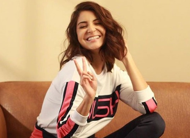 As Anushka Sharma struggles with Guess the Gibberish; Virat Kohli answers while lifting weights