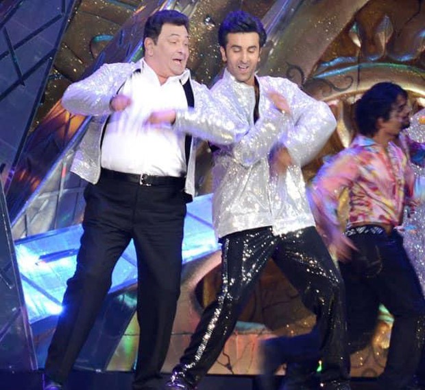 When Rishi Kapoor and Ranbir Kapoor enthralled the audience with their performance at IIFA 2012 as Neetu Kapoor adoringly watched them 