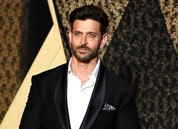Hrithik Roshan expresses gratitude by delivering hand sanitizers to on ...