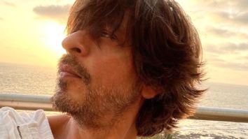 Shah Rukh Khan pens a heartfelt poem for lockdown lessons, says, “Love is still worth it”