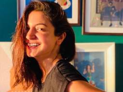 Anushka Sharma shares sun-kissed picture, Virat Kohli calls her gorgeous