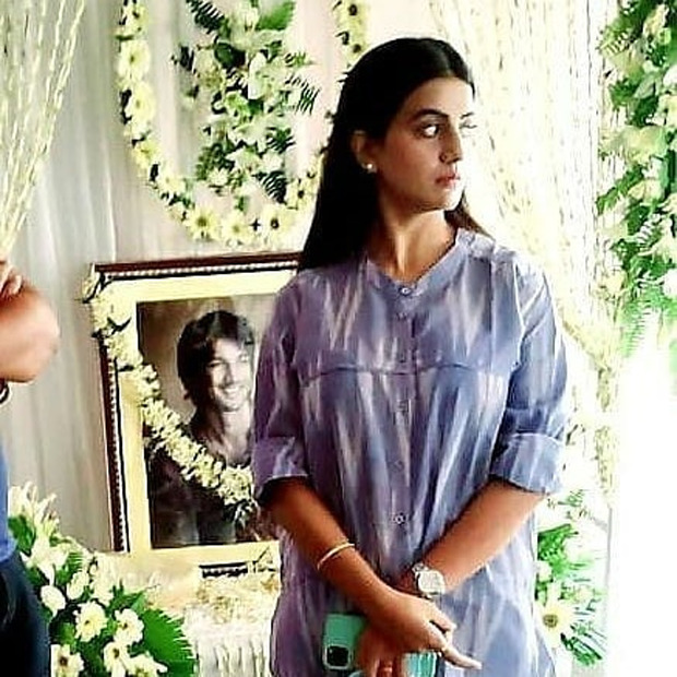 Bhojpuri actors Manoj Tiwari and Akshara Singh visit Sushant Singh Rajput’s Patna home to pay tribute 