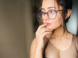 Rashami Desai looks like a smokin’ hot beauty in black with her spectacle clad look!