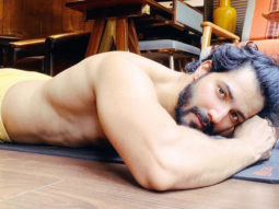 Varun Dhawan shares shirtless photo, has hilarious response when Dino Morea asked who clicked the picture
