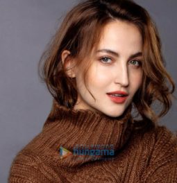 Celebrity Photo Of Elli AvrRam