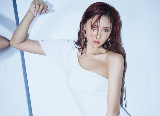 MAMAMOO’s Hwasa looks breathtaking on the cover of Cosmopolitan 
