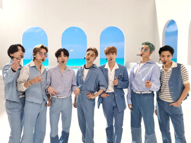 'DYNAMITE' by BTS reclaims No. 1 spot on Billboard Hot 100, remains best-selling song in the US for the fifth week 'DYNAMITE' by BTS reclaims No. 1 spot on Billboard Hot 100, remains best-selling song in the US for the fifth week
