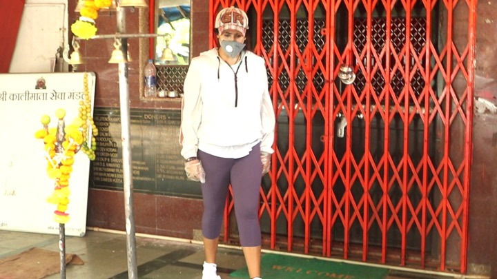 Ekta Kapoor snapped at a temple in Juhu