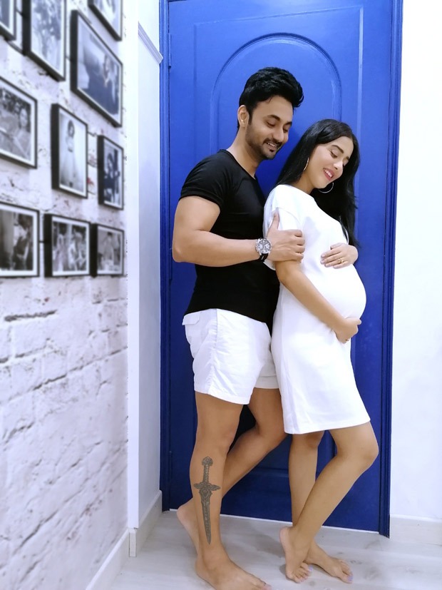 Amrita Rao flaunts her baby bump, reveals she is in her ninth month of her pregnancy Amrita Rao flaunts her baby bump, reveals she is in her ninth month of her pregnancy