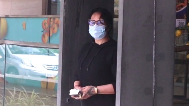 Ayesha Shroff spotted at Foodhall in Bandra