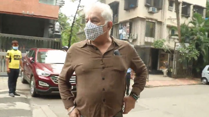 Dalip Tahil & Anjana spotted at Juhu