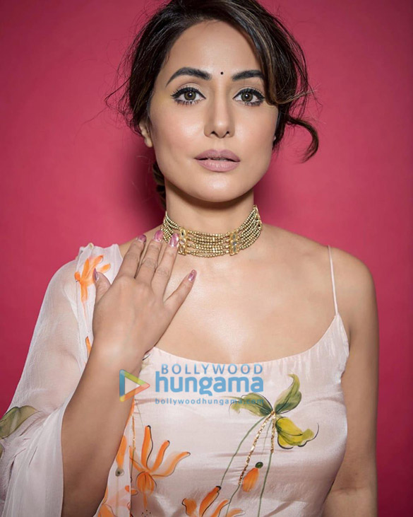 hina khan 2 7