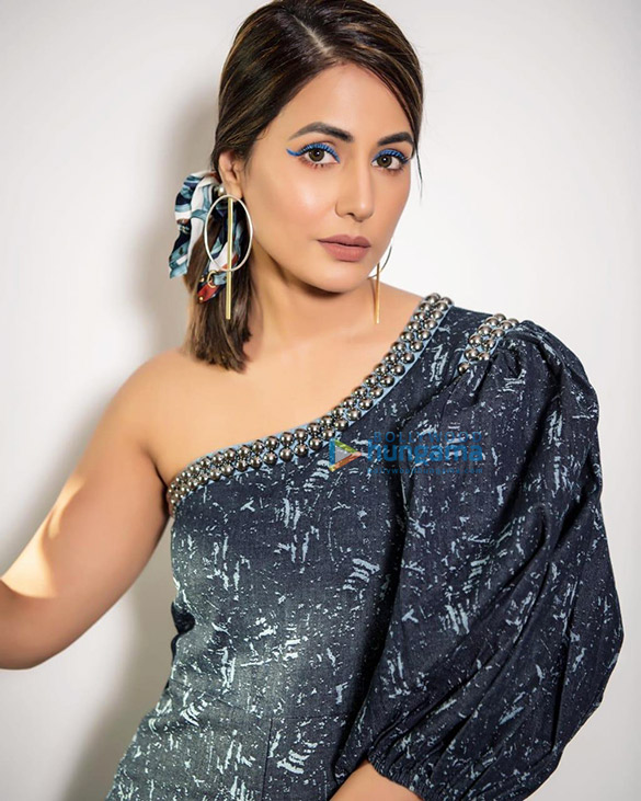 hina khan 5 7