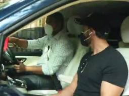 Hrithik Roshan spotted at Juhu