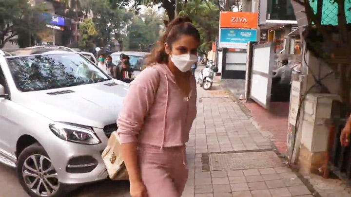 Huma Qureshi Snapped At Bandra