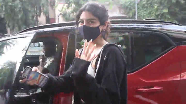 Khushi Kapoor spotted at a clinic in Khar