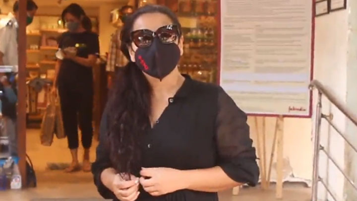Vidya Balan spotted at Khar