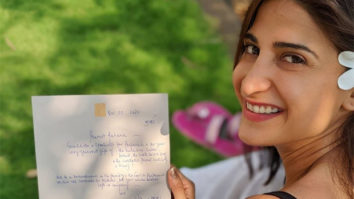 Aahana Kumra can’t stop smiling as she receives a note and flowers from Amitabh Bachchan