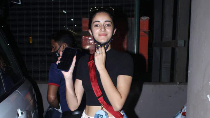 Ananya Panday spotted at Airport - Bollywood Hungama