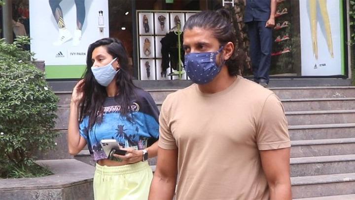 Farhan Akhtar and Shibani Dandekar spotted in Khar