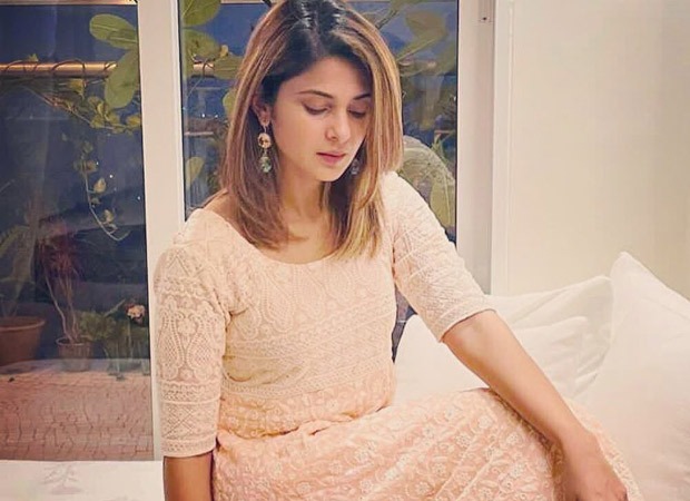 Jennifer Winget brings in the Diwali sparkle with her minimalistic traditional look
