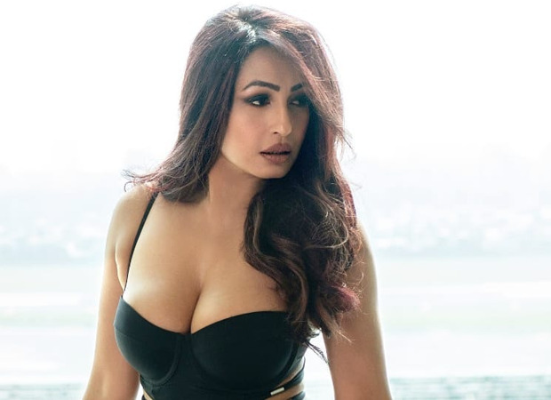Kashmera Shah sizzles in a black monokini flaunting her recent physical transformation