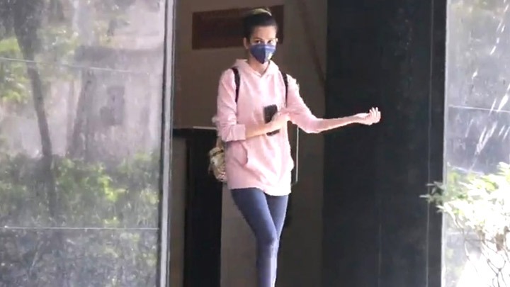 Kriti Kharbanda spotted at clinic in Bandra