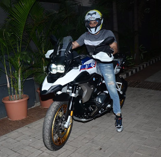 PICTURES: Kumal Kemmu purchases a BMW R2150 bike worth over Rs. 26 lakhs