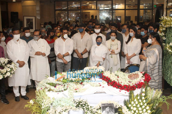 pictures soumitra chatterjees funeral in kolkata 2